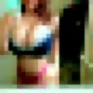 Julie, 22 ans, en ligne à Agen pour une rencontre coquine