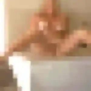 Flore (32 ans) à Azur cherche un plan cul maintenant