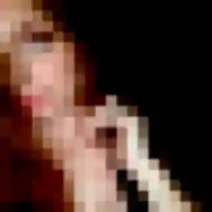 Lilou, 20 ans, en ligne à Bages pour une rencontre coquine