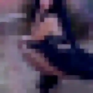 Découvre Naila, 23 ans à Beaux en privé