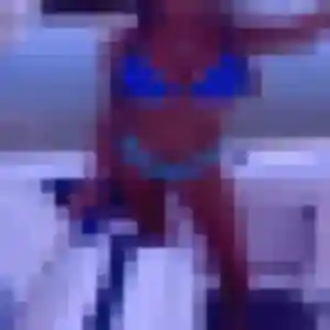 Découvre Axelle, 29 ans à Bonnes en privé