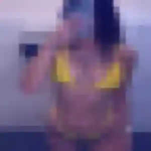 Marion, 24 ans, en ligne à Charrin pour un plan cul