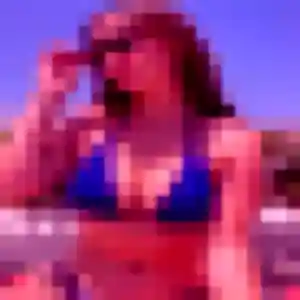 Nour, 22 ans, connectée à Condé-sur-l'Escaut pour une rencontre coquine