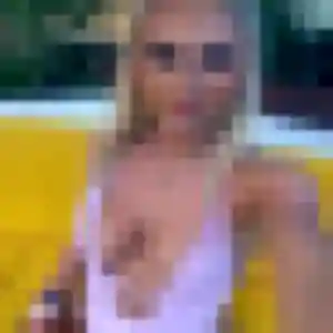 Manel, 19 ans, connectée à Corre pour une rencontre coquine