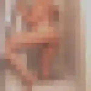 Laura, 21 ans, dispo pour plan cul à Évran