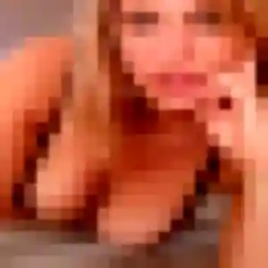 Elina, 30 ans, connectée à Grand-Fougeray pour une rencontre coquine