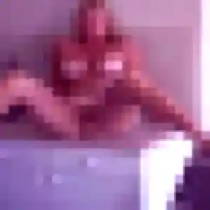 Contacte Alicia, 24 ans à Habas en privé