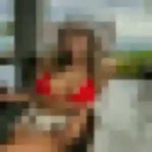 Coralie, 21 ans, en ligne à Hautefort pour un plan cul