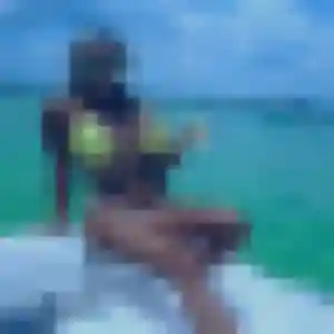 Anissa, 30 ans, connectée à Holving pour une rencontre coquine
