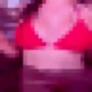 Rania, 23 ans, connectée à La Chapelle-Fleurigné pour un plan cul