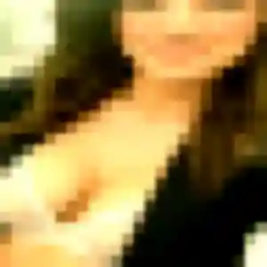 Alice, 20 ans, connectée à La Rue-Saint-Pierre pour une rencontre coquine
