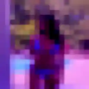 Naila, 21 ans, en ligne à Laignes pour une rencontre coquine
