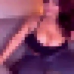 Charmante Flore, 21 ans à Landelles-et-Coupigny - la contacter