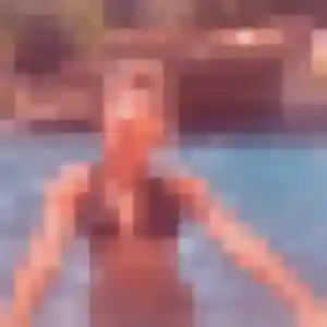 Contacte Lena, 21 ans à Lennon gratuitement