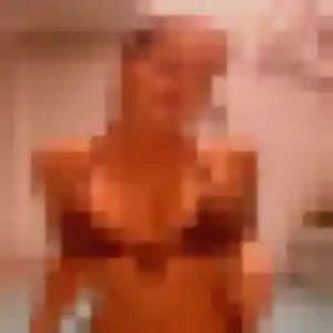 Lea, 35 ans, en ligne à Longpont-sur-Orge pour une rencontre coquine