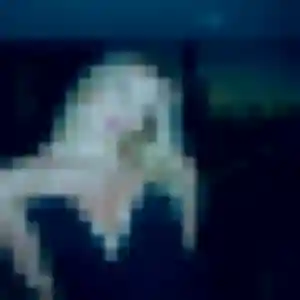 Elena, 20 ans, connectée à M'Tsangamouji pour une rencontre coquine