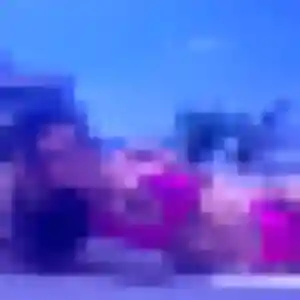 Louna, 19 ans, connectée à Momères pour un plan cul