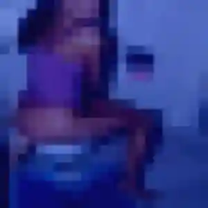 Mia, 33 ans, en ligne à Mont-Saint-Sulpice pour un plan cul