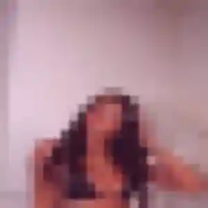 Solene, fille de 30 ans cherche plan cul à Montmarault