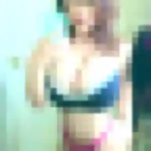 Rencontre Julie, 23 ans à Montreuil-sur-Mer gratuitement