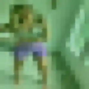 Photo exclusive de Romy, 20 ans à Montvalezan - plan discret