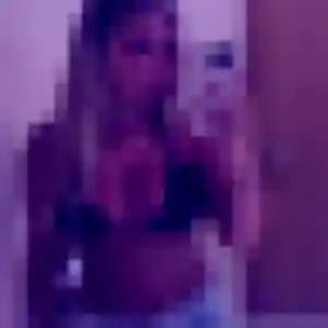 Roxane, 26 ans, en ligne à Mouroux pour un plan cul