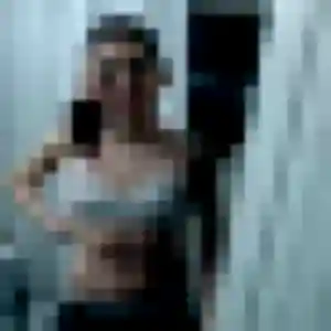 Alice, 19 ans, en ligne à Plescop pour un plan cul