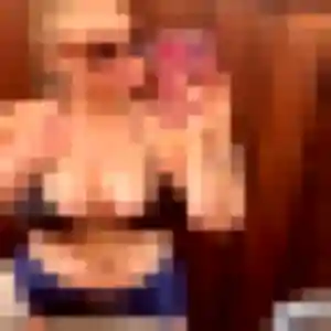 Alicia, 25 ans, en ligne à Plomodiern pour une rencontre coquine