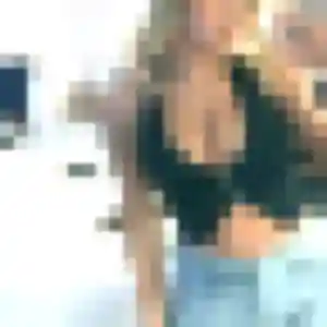 Ninon (20 ans) à Prémont propose un plan cul rapidement