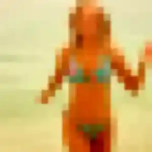 Kenza de Quéant, 22 ans - plan cul discret