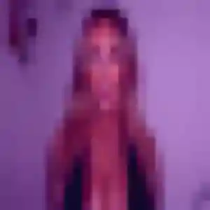 Elodie, 23 ans, en ligne à Saint-Arnoult-des-Bois pour une rencontre coquine