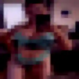 Lilou, 28 ans, dispo pour plan cul à Saint-Cyr-sur-Morin