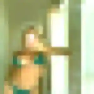 Axelle, 33 ans, en ligne à Saint-Divy pour une rencontre coquine
