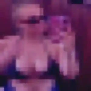 Flore, fille de 22 ans veut plan cul à Saint-Fortunat-sur-Eyrieux