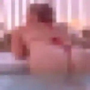 Rejoins Clarisse, 23 ans à Saint-Georges-de-Noisné en privé