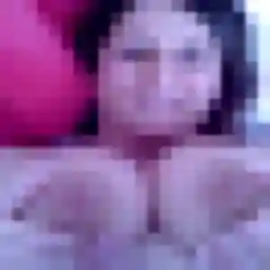 Lison, 19 ans, connectée à Saint-Georges-sur-Allier pour une rencontre coquine
