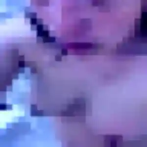Inaya, 21 ans, connectée à Saint-Gervais-les-Trois-Clochers pour un plan cul