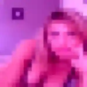 Elina, 21 ans, cherche un plan cul à Saint-Hilaire-lez-Cambrai