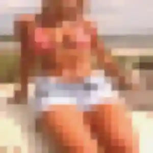 Elina (25 ans) à Saint-Jean-le-Blanc cherche une rencontre ce soir
