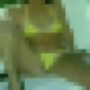 Colombe, 34 ans, connectée à Saint-Malo pour une rencontre coquine