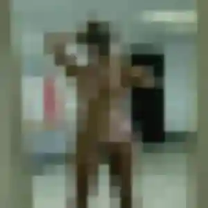 plan cul à Saint-Méloir-des-Ondes : photo de Maelys, 34 ans - accès libre