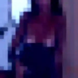 Lina, femme de 28 ans veut plan cul à Saint-Mitre-les-Remparts