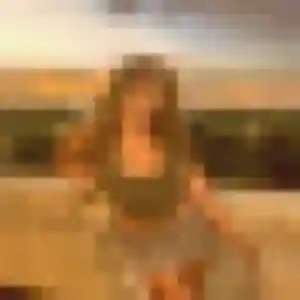 Charmante Coralie, 19 ans à Saint-Paulet-de-Caisson - voir sa photo