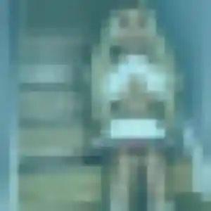 Selma, 19 ans, connectée à Saint-Tropez pour une rencontre coquine