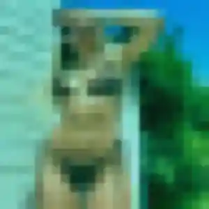 Photo privée de Feriel, 24 ans à Saint-Vincent-sur-Jard - rencontre coquine