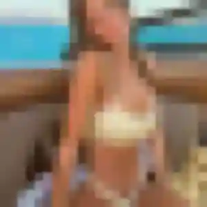 Emilie, femme de 22 ans propose plan cul à Salles