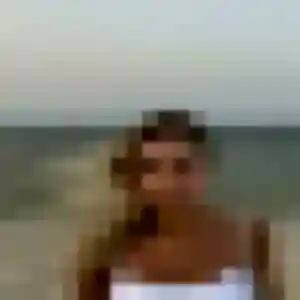 Mona (22 ans) à Signes propose un plan cul ce soir