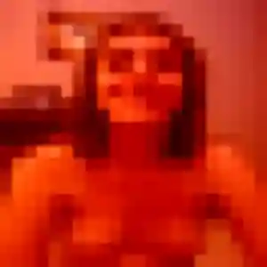 Jade, femme de 28 ans propose plan cul à Simiane-Collongue