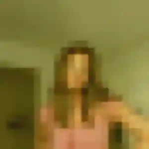 Sexy Lena, 21 ans à Succieu - voir sa photo