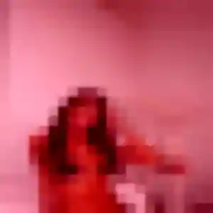 Coralie, 19 ans, en ligne à Suresnes pour une rencontre coquine